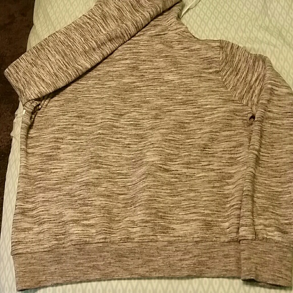 Throw over hoodie - Picture 3 of 3